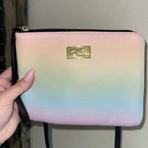 Betsy Johnson- Luv Betsy Pastel Ombre Wristlet Crossbody Bag (Multi💛🩷)NWOT